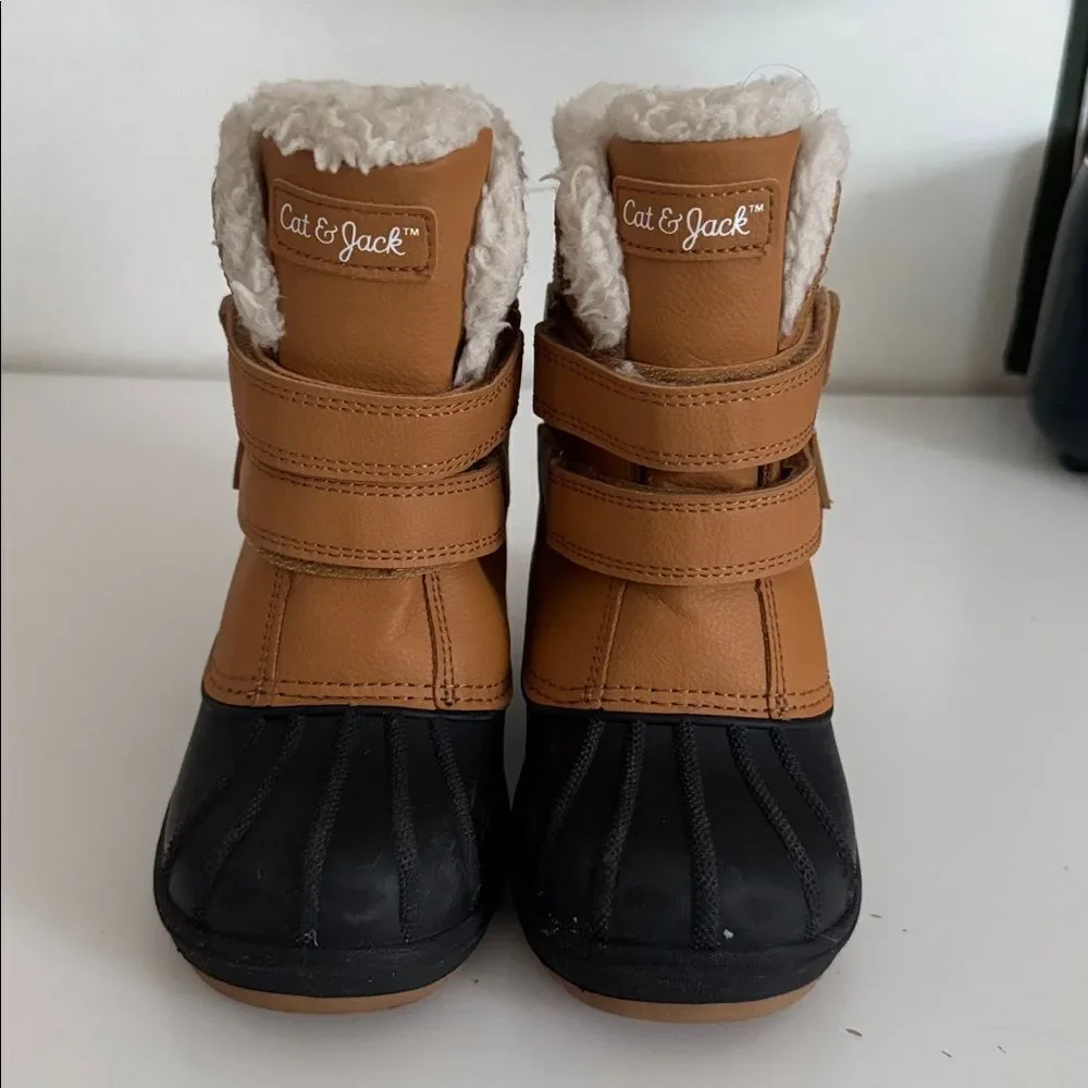 Cat & Jack Kids' Black and Tan winter Boots EUC